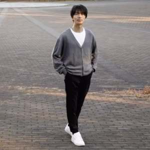 10 outfit phối đồ nam với giày sneaker năng động, dễ ứng dụng