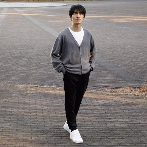 10 outfit phối đồ nam với giày sneaker năng động, dễ ứng dụng